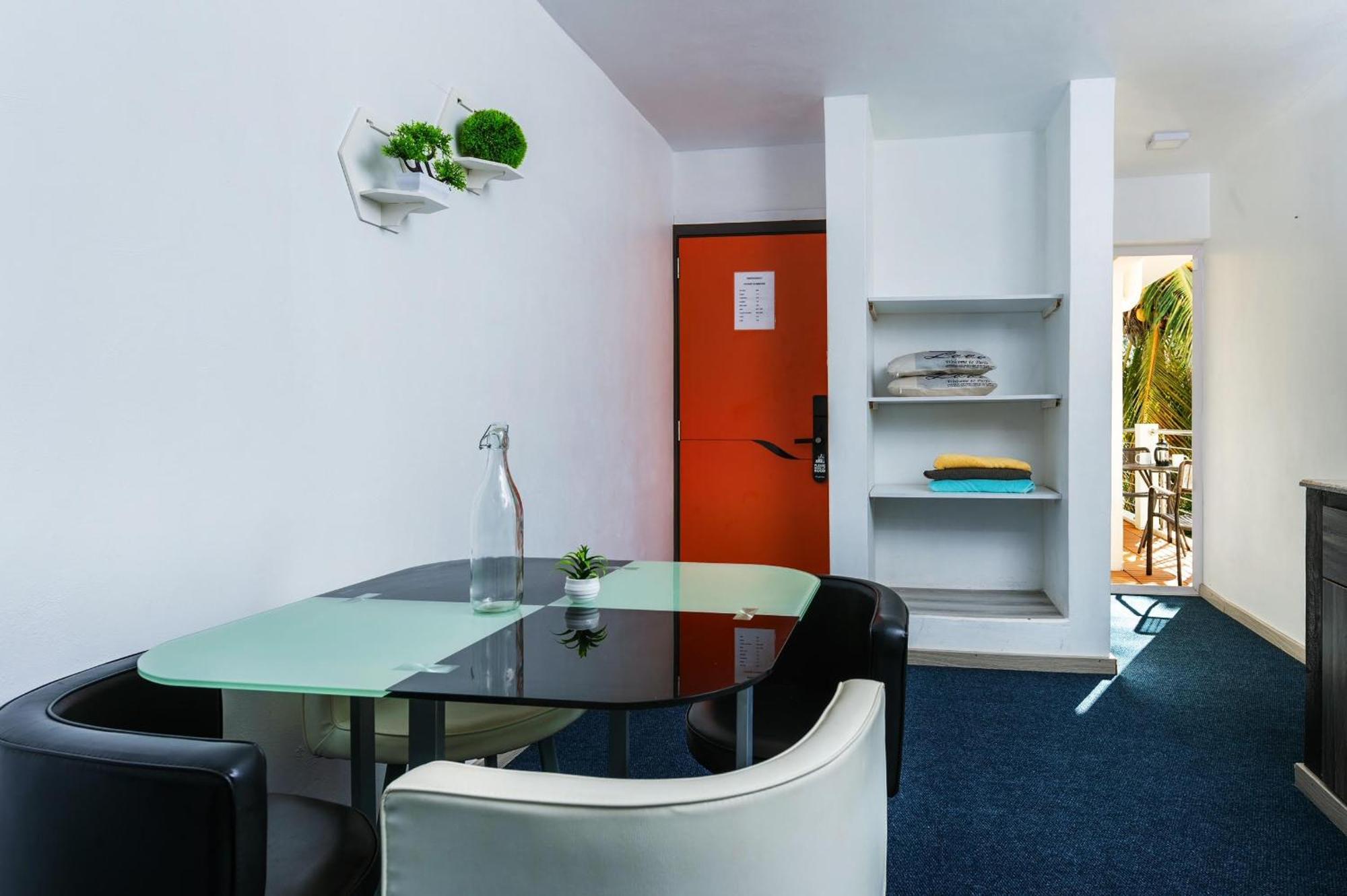 C-View Apartments Flic-en-Flacq Eksteriør billede